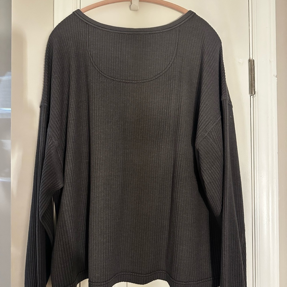 NWOT aerie Charcoal Waffle Henley Top - Picture 6 of 6